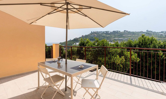 Bussana Apartment | Lovely apartment for 5 people with A/C, WIFI, pets allowed and parking
