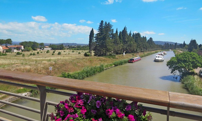 Azille Apartment | Lovely apartment for 5 people with WIFI, pool, TV, terrace and pets allowed