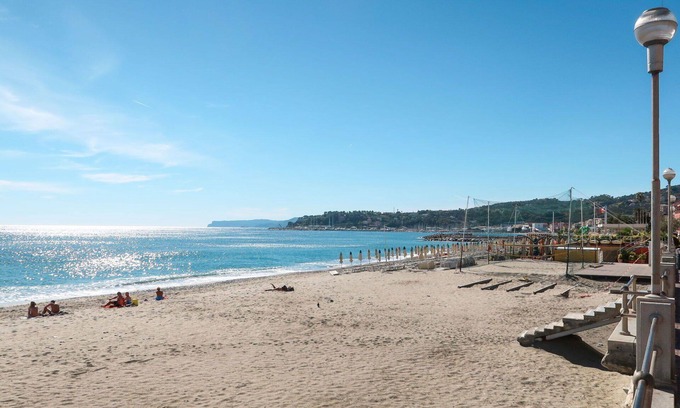 Varazze Apartment | Lovely apartment for 6 guests with A/C, WIFI, hot tub, TV, terrace, pets allowed and parking