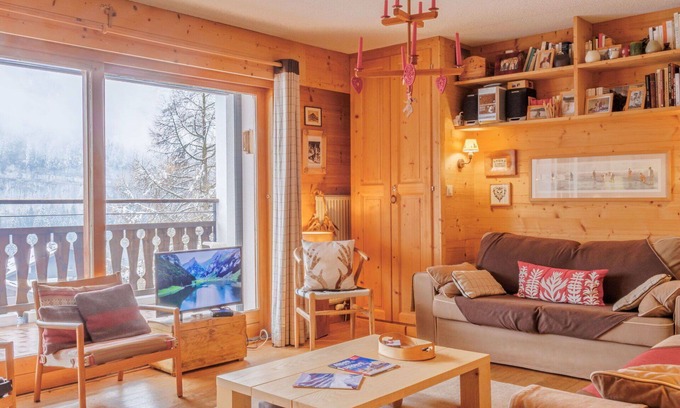 Champery Apartment | Lovely apartment for 4 guests with WIFI, TV, balcony, panoramic view and parking
