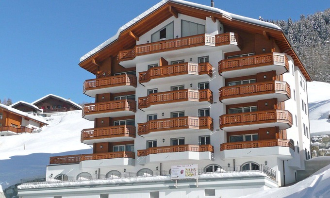 Leukerbad Apartment | Lovely apartment for 6 people with hot tub, WIFI, TV, balcony and parking