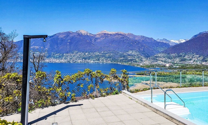 Magadino Apartment | Lovely apartment for 5 guests with pool, WIFI, TV, terrace and parking