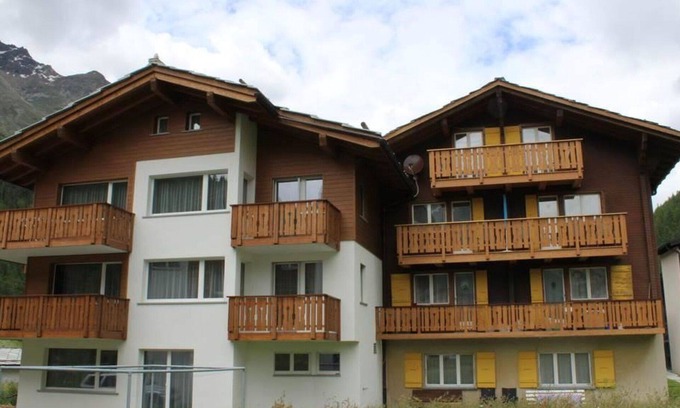 Saas Grund Apartment | Lovely apartment for 6 guests with WIFI, TV and balcony