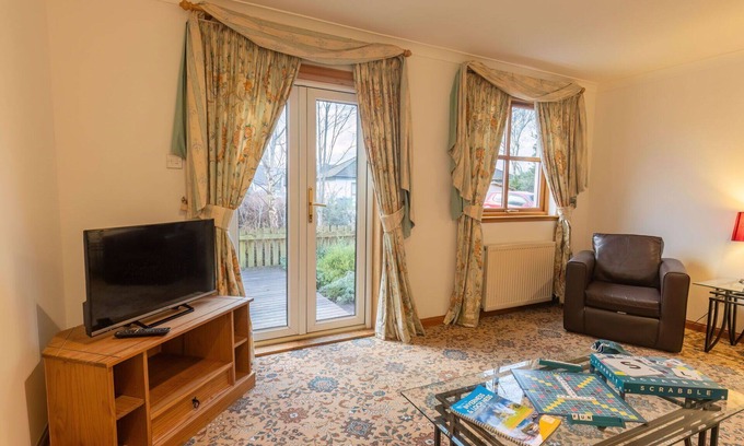 South Galson Apartment | Lovely apartment for 4 people with TV, terrace and parking