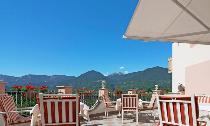 Postal Apartment | Lovely apartment for 3 people with WIFI, pool, TV, balcony, pets allowed and parking