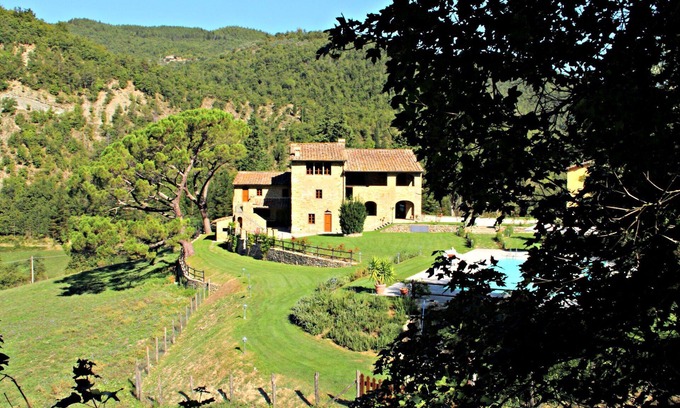 Dicomano Apartment | Lovely apartment for 4 guests with pool, WIFI, TV, pets allowed and parking