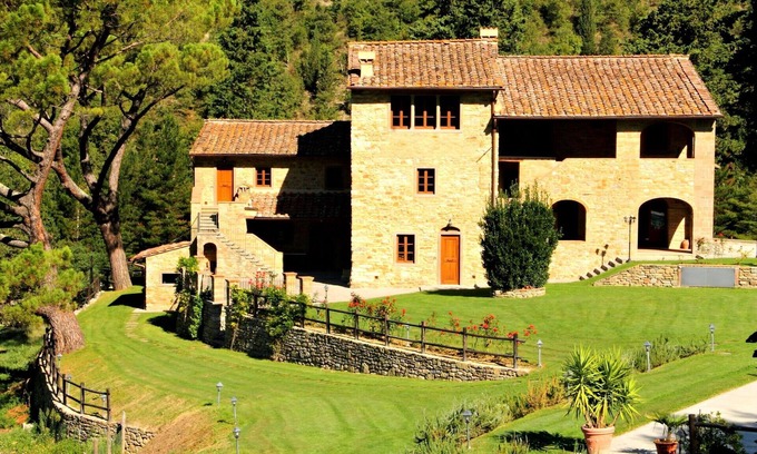 Dicomano Apartment | Lovely apartment for 4 guests with pool, WIFI, TV, pets allowed and parking