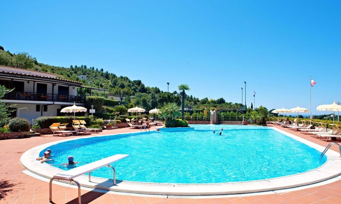 Sperlonga Apartment | Lovely apartment for 2 people with A/C, pool, WIFI, TV, pets allowed and parking