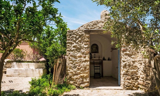 Strongoli Apartment | Lovely apartment for 7 guests with WIFI, patio, pets allowed and parking
