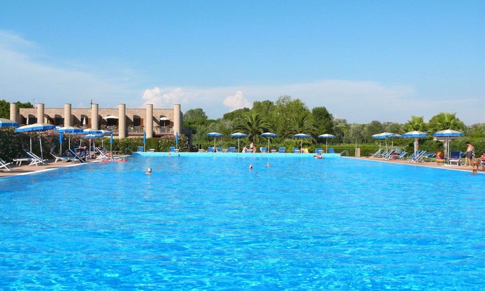 Tirrenia Apartment | Lovely apartment for 4 guests with pool, A/C, WIFI, TV, terrace, pets allowed and parking