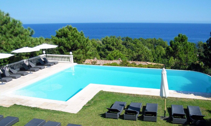 Favone House | Lovely apartment in villa with A/C, WIFI, pool, TV, patio, pets allowed, panoramic view and park.