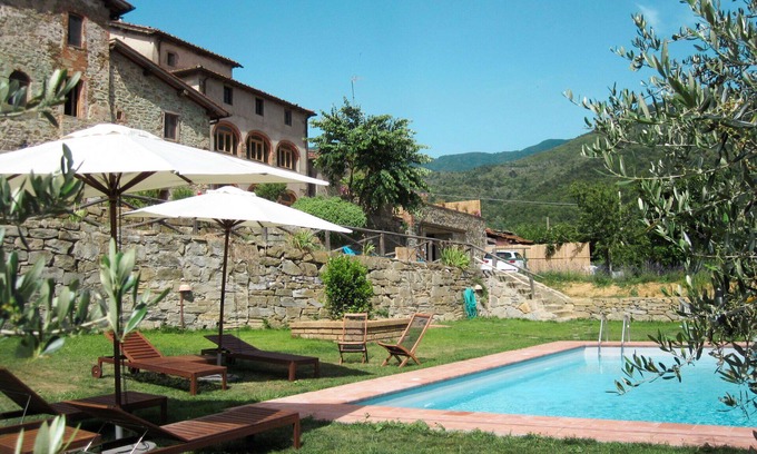 Pian di Sco House | Lovely apartment in villa for 4 guests with pool, WIFI, TV and terrace