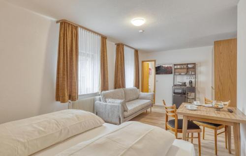 Oberweissenbrunn Apartment | Lovely Apartment In Bischofsheim