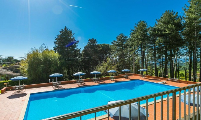 San Vivaldo Villa | Lovely apartment in villa with WIFI, pool, TV, terrace, pets allowed, panoramic view and parking