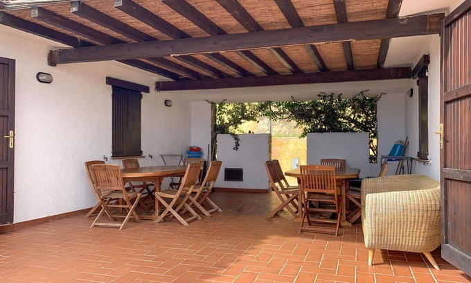 Sant'Elmo House | Lovely apartment in villa for 10 people with A/C, TV, terrace and pets allowed