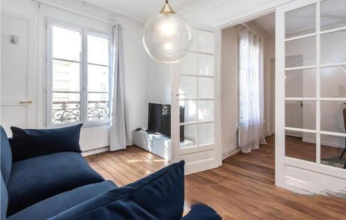 Quartier de Rochechouart Apartment | Lovely Apartment In Paris With Kitchen