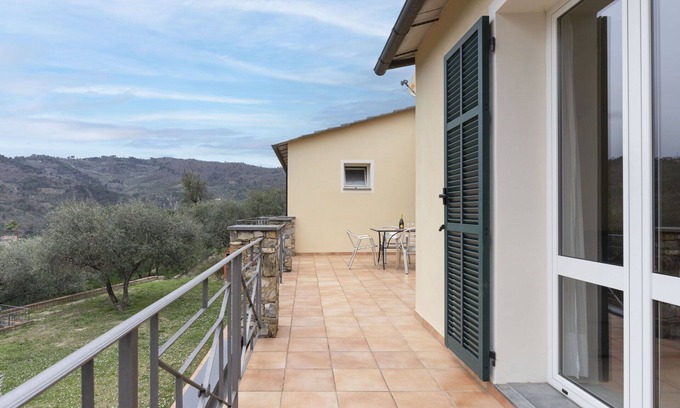 Costa dʼOneglia Villa | Lovely apartment in villa for 4 guests with A/C, WIFI, patio and pets allowed