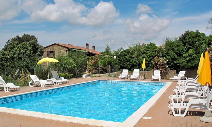 Paciano Villa | Lovely apartment in villa for 6 people with pool, WIFI, TV, terrace and pets allowed