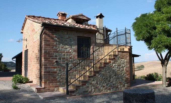 Peccioli Villa | Lovely apartment in villa for 5 people with pool, WIFI, panoramic view and parking