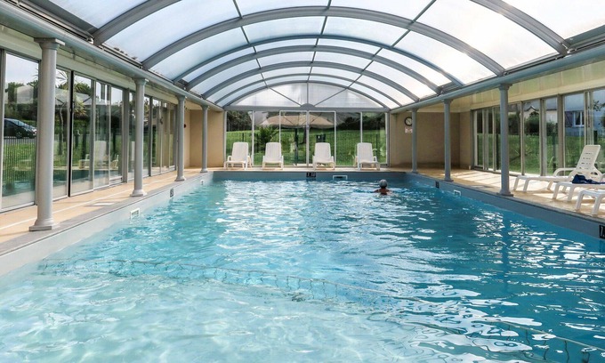 Crozon House | Lovely apartment in villa for 6 people with WIFI, pool, TV, terrace, pets allowed and parking