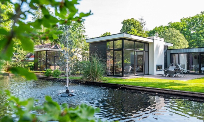Noordoostelijk van Schaarsbergen House | Lovely apartment in villa for 6 guests with pool, WIFI, TV and terrace