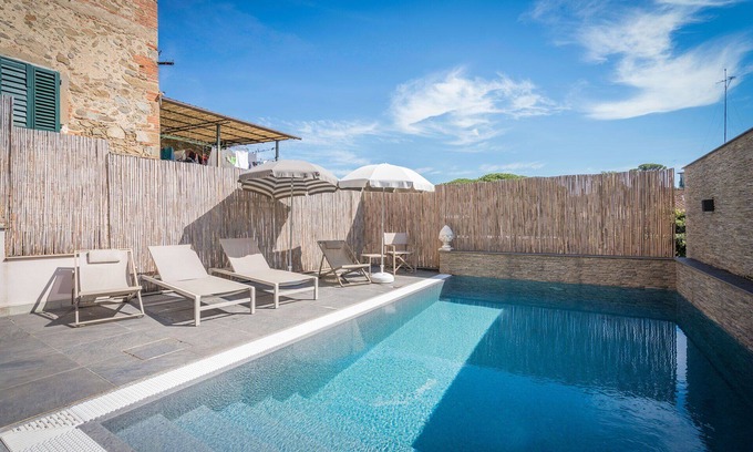 Lamporecchio Apartment | Lovely apartment for 4 guests with WIFI, pool, A/C, TV, balcony and panoramic view