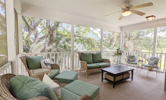 North Litchfield Beach House | Lovely beach home in N Litchfield on Flagg Lake.n