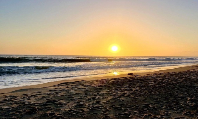 Oxnard Shores House | Lovely Beach Home. 2 min walk to the beach - Game room - Channel Islands!
