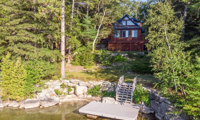 Meredith House | Lovely Black Cat Island waterfront