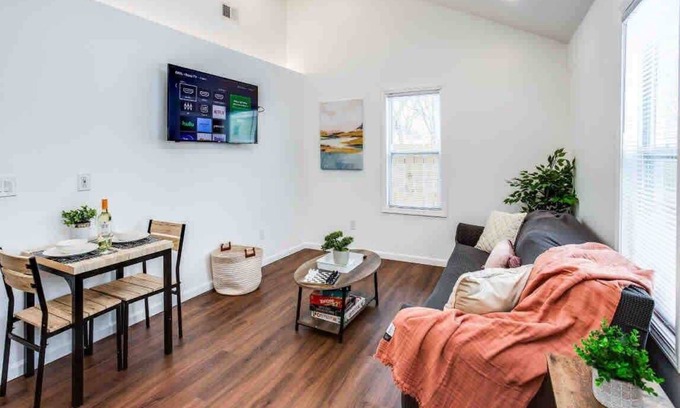 Rochester Apartment | {Lovely Casita w/King Bed mins DTWN}