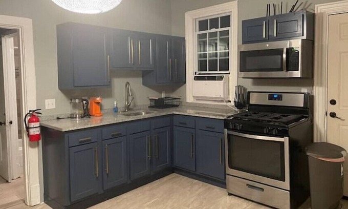 Bloomfield Apartment | Lovely Center Bloomfield Apt