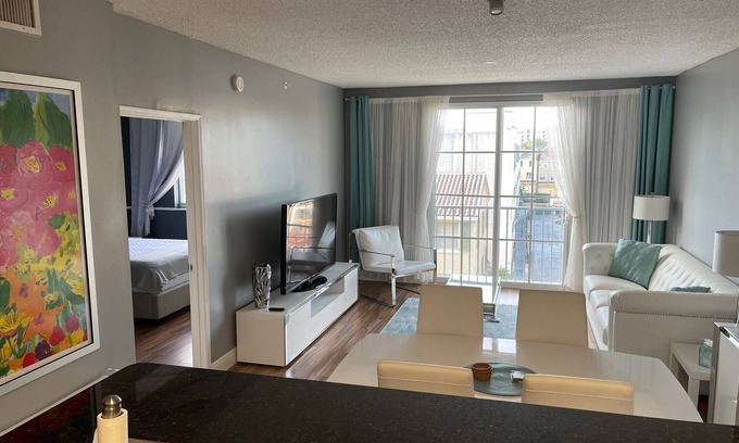 Grandview Heights Condo | Lovely condo in the heart of downtown Cityplace