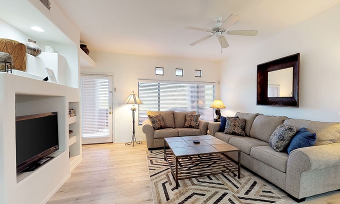 Rancho Vistoso Condo | Lovely condo with patio, desert views, pool, hot tub & gym