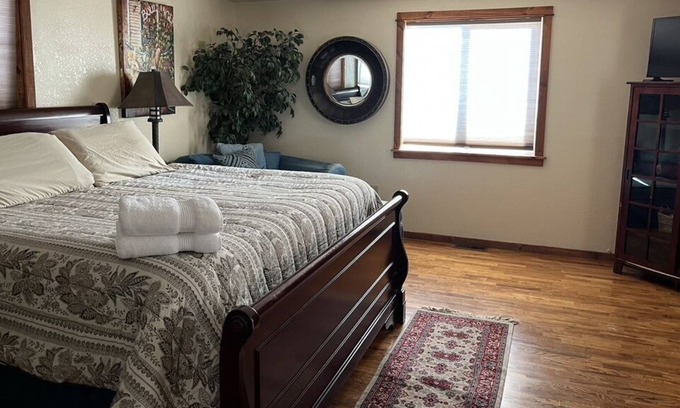 Redmond House | Lovely County Fair Getaway Home