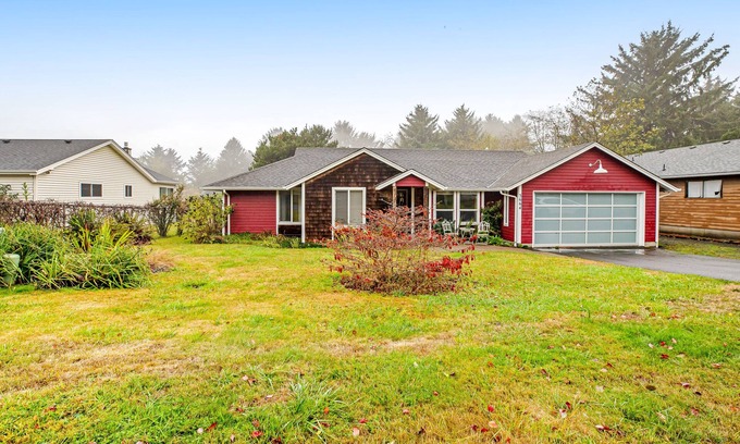 Tolovana Park House | Lovely dog-friendly home with gourmet kitchen, firepit, & washer/dryer