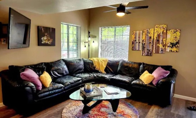 Flagstaff House | Lovely Downtown Condo, Walk to Historic Downtown!