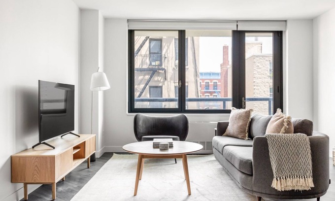 East Village Apartment | Lovely East Village 1BR w/DM, W/D Elevator & Gym, by Blueground
