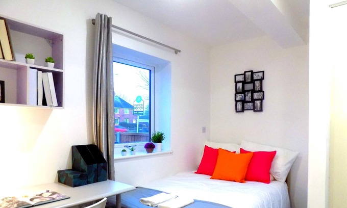 Gamston House | Lovely En-suite Room very close to Uni