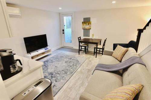 Near Northeast Apartment | Lovely English Basement Apartment in Washington DC