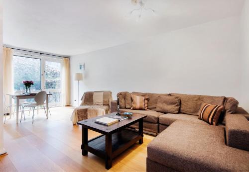 St. Pancras Apartment | Lovely Flat in Literary London by UndertheDoormat