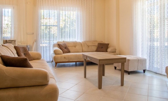 Dalyan Mahallesi Apartment | Lovely Flat with Balcony in Cesme Close to Sea