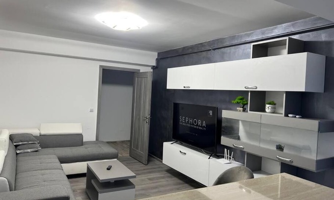 Craiova Apartment | Lovely flat with bathtub 5 mins from center