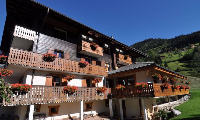 La Chapelle-d'Abondance Apartment | Lovely apartment for 6 guests with WIFI, TV, balcony and pets allowed