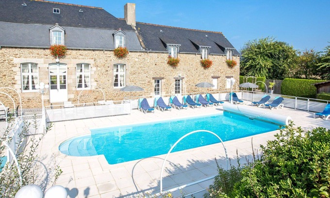 Saint-Jouan-des-Guerets Apartment | Lovely apartment for 2 guests with pool, WIFI and TV