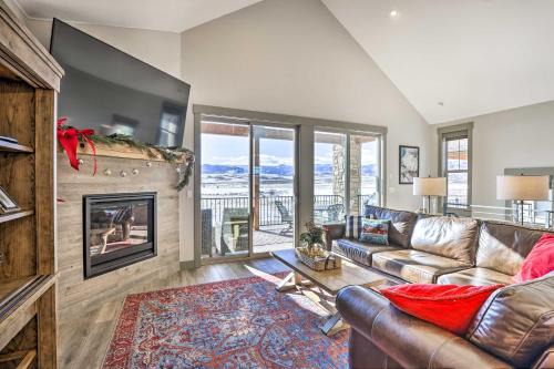 Grand Elk Ranch House | Lovely Granby Getaway with Deck and Mountain Views!