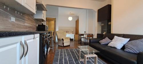 Ravenscourt Park Apartment | Lovely Ground Floor Studio In West London