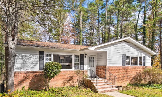Hendersonville House | Lovely Hendersonville Home, Near Parks!