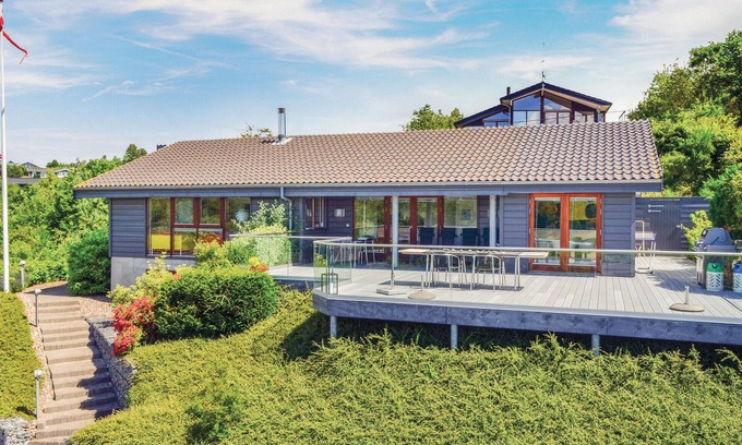 Handrup Strand House | Lovely home in Ebeltoft with WiFi