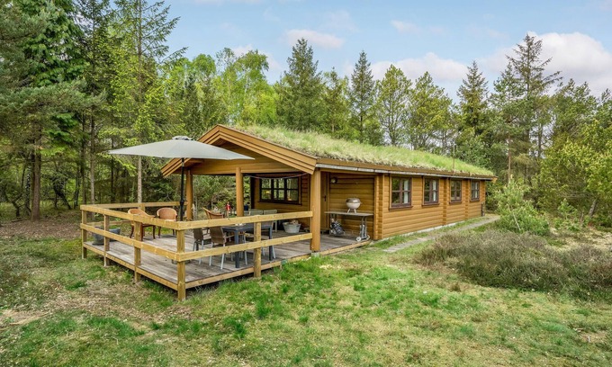 Helberskov Strand House | Lovely home in Hadsund with WiFi