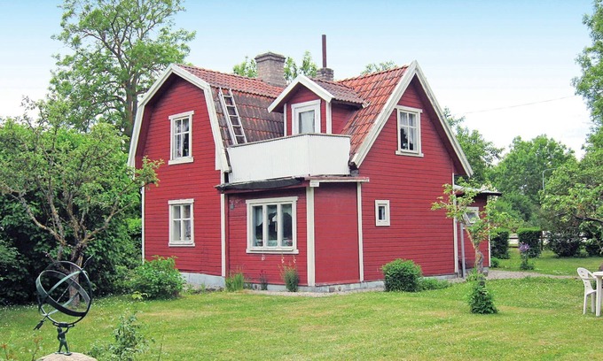 Kappelshamn House | Lovely home in Lärbro with kitchen